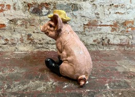 sitting pig with boots